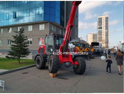 Фронтальный погрузчик HZM S825T с телескопической стрелой Фронтальный погрузчик HZM S825T с телескопической стрелой